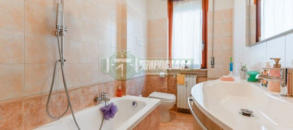 3-salle Appartement à Stezzano, Italy No. 145789 16