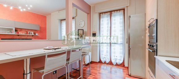 3-salle Appartement à Stezzano, Italy No. 145789 10