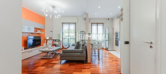 3-salle Appartement à Stezzano, Italy No. 145789 5