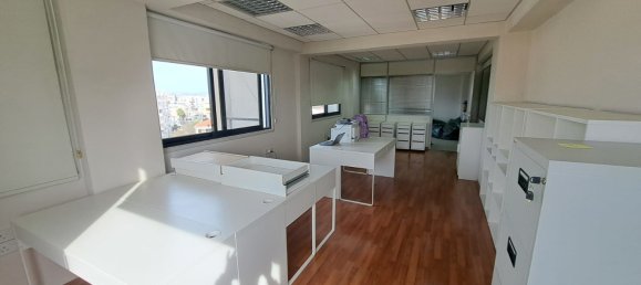 Офис с 3 комнатами в Ларнака, Кипр № 26056 3