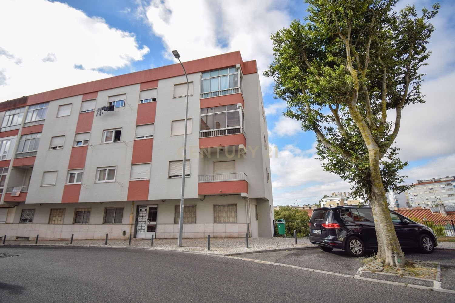 3 bedrooms Apartment in Amadora, Portugal No. 339541