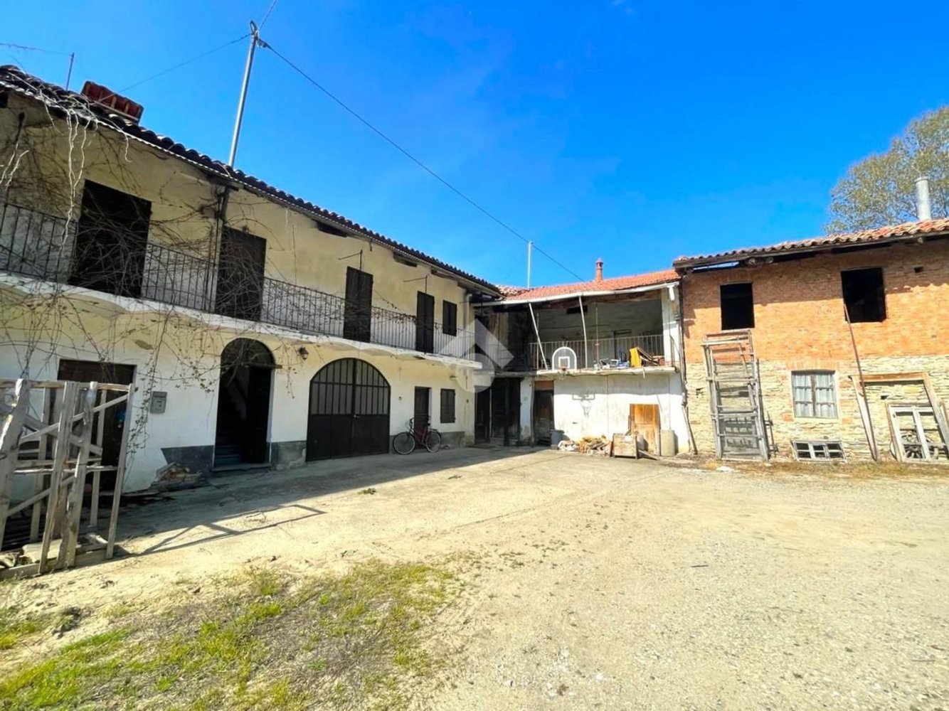 Casa de 20 habitaciónes en Dogliani, Italy No. 60546