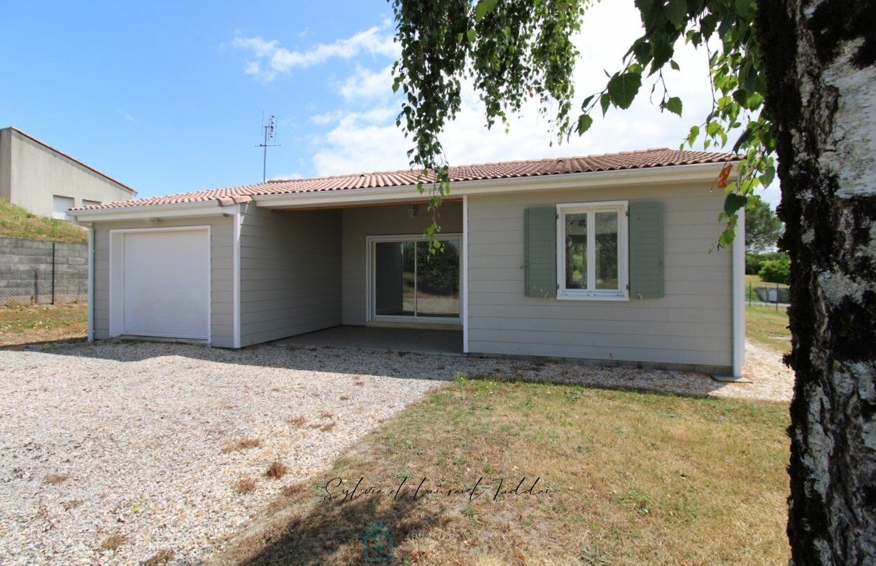 4 bedrooms House in Jonzac, France No. 290014