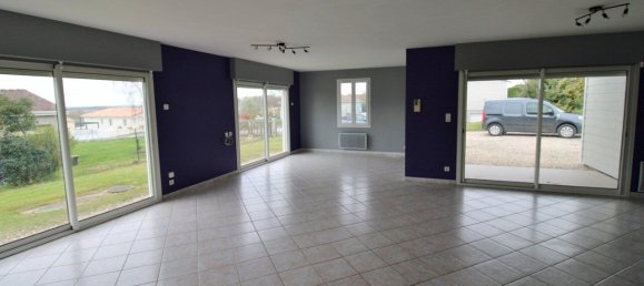 4 bedrooms House in Jonzac, France No. 290014 4