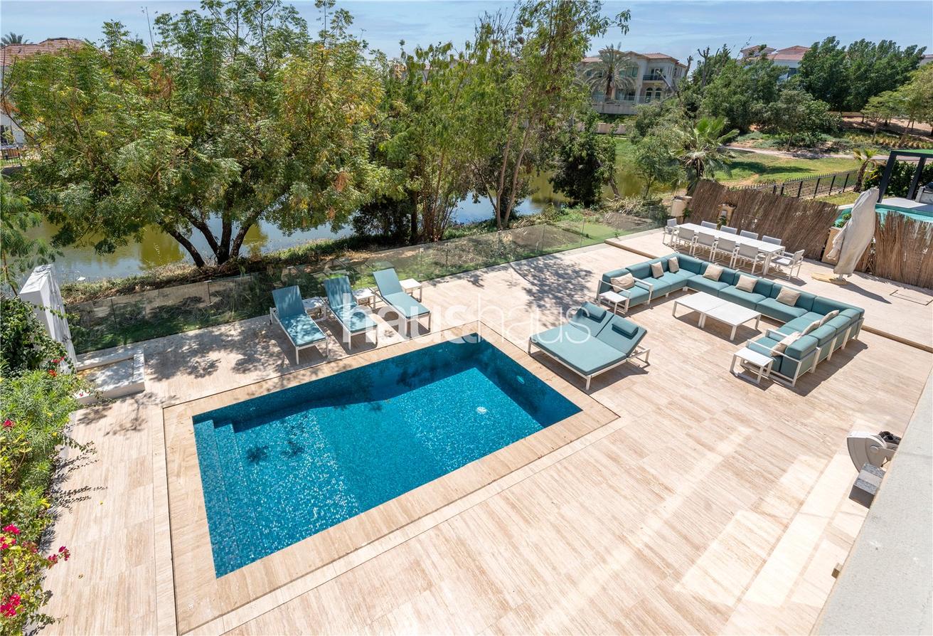 Вилла с 4 спальнями в Jumeirah Islands, ОАЭ № 98625