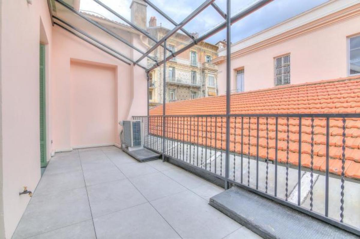 Studio in Menton, France No. 2631