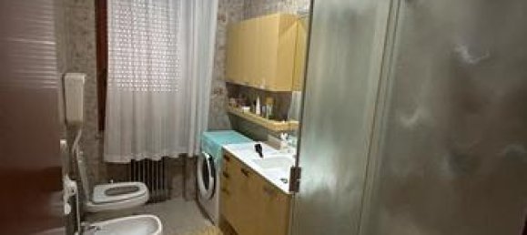 6 rooms Apartment in Torri di Quartesolo, Italy No. 298553 4