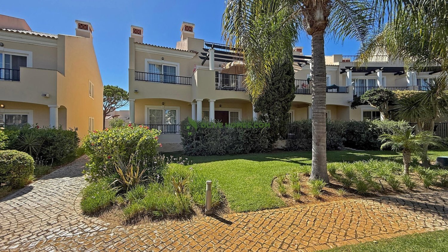 Apartamento de 3 dormitorios en Quarteira, Portugal No. 336419