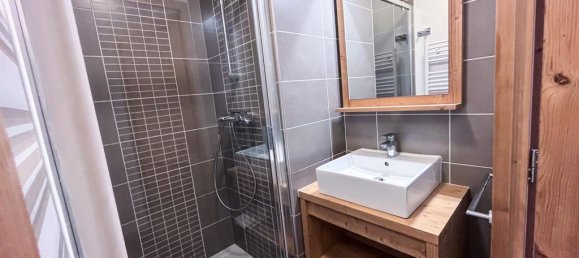 2 bedrooms Apartment in Les Belleville, France No. 1227 8