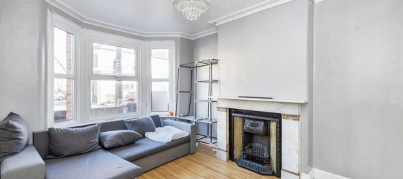 3 bedrooms House in Watford, United Kingdom No. 6061 2