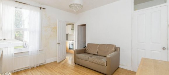 3 bedrooms House in Watford, United Kingdom No. 6061 7