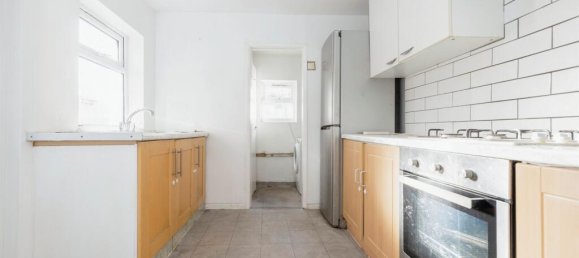 3 bedrooms House in Watford, United Kingdom No. 6061 4