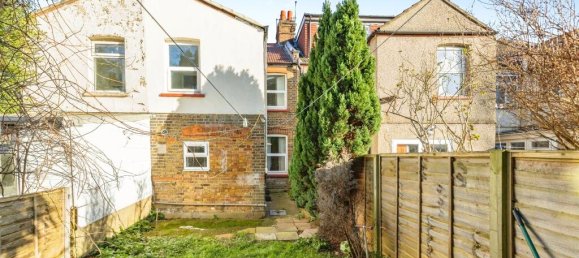 3 bedrooms House in Watford, United Kingdom No. 6061 5