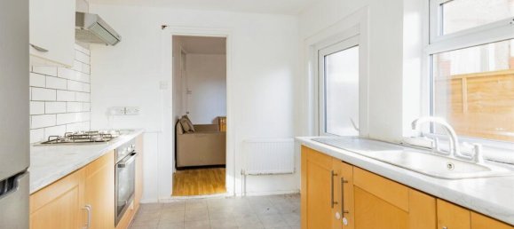 3 bedrooms House in Watford, United Kingdom No. 6061 6