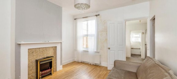 3 bedrooms House in Watford, United Kingdom No. 6061 3