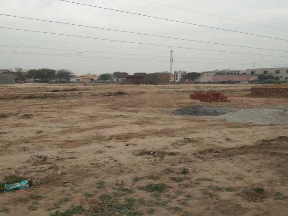  Land in Faridabad, India No. 31075