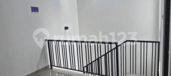 Casa de 3 dormitorios en Kembangan, Indonesia No. 2634 9