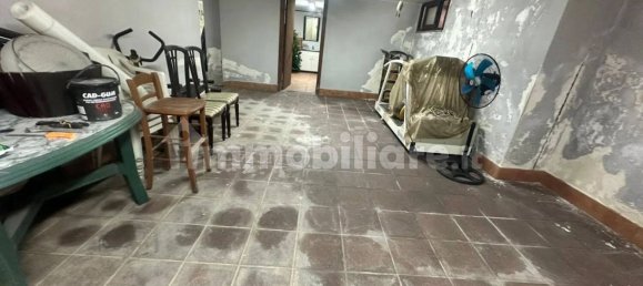 Apartamento de 4 dormitorios en Giugliano in Campania, Italy No. 260760 11
