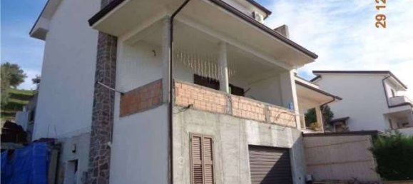 Apartamento de 3 dormitorios en Bisignano, Italy No. 182513 24