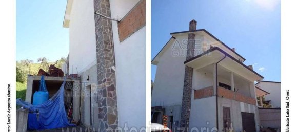 Apartamento de 3 dormitorios en Bisignano, Italy No. 182513 2