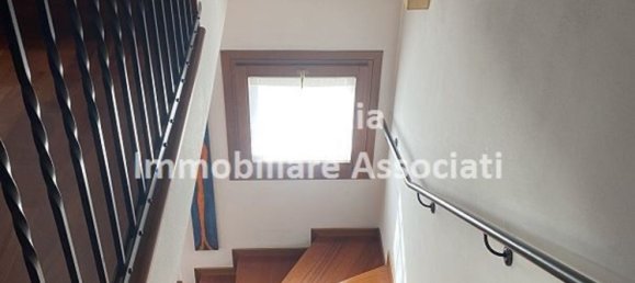 8 rooms House in Bassano del Grappa, Italy No. 176972 3