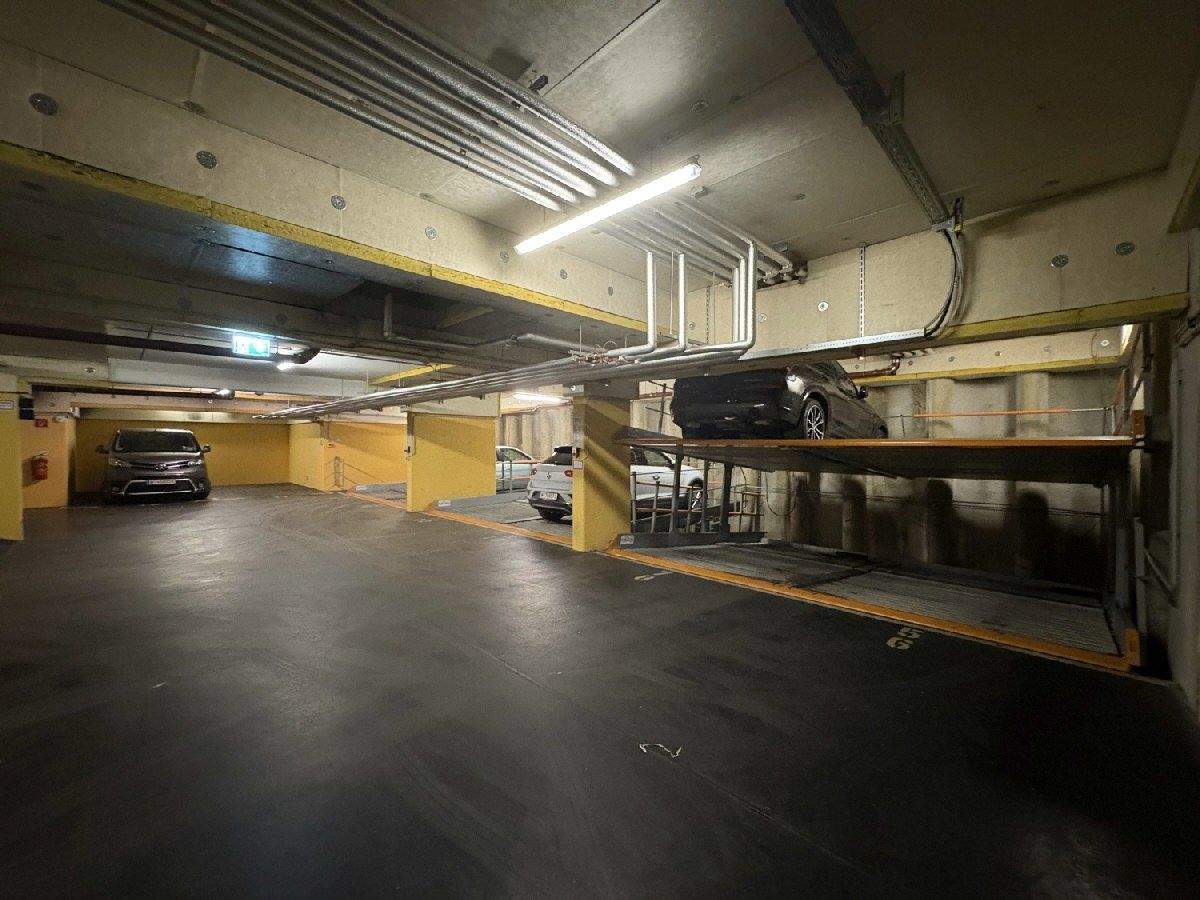 Garage in Ottakring, Austria, Nr. 169153