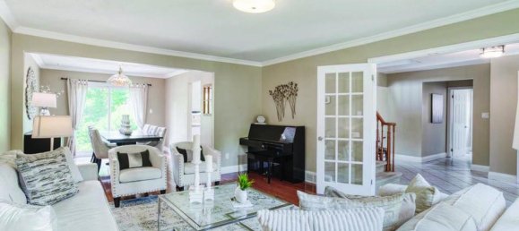 4 bedrooms House in Oakville, Canada No. 705 2