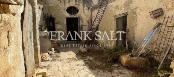 Granja de 3 dormitorios en Zebbug, Malta No. 2323 4