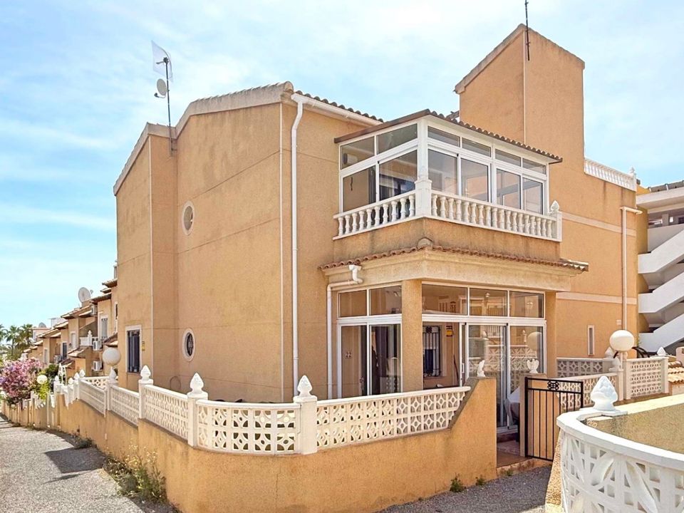 3 Schlafzimmer Villa in Alicante, Spain, Nr. 178143