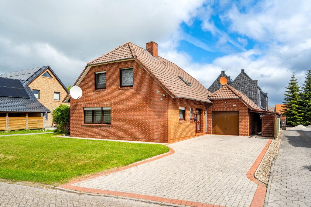 5 rooms House in Aurich, Germany No. 143069