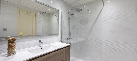 Ático de 3 dormitorios en Marbella, Spain No. 93107 32