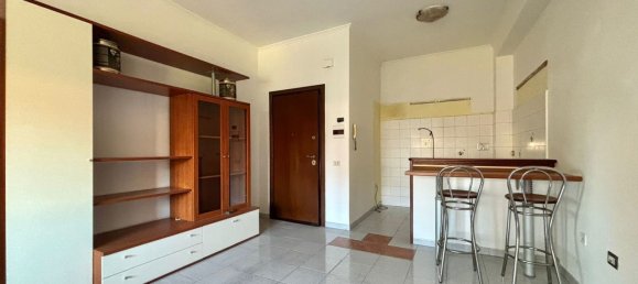 2 rooms Apartment in Rome, Italy No. 197485 6