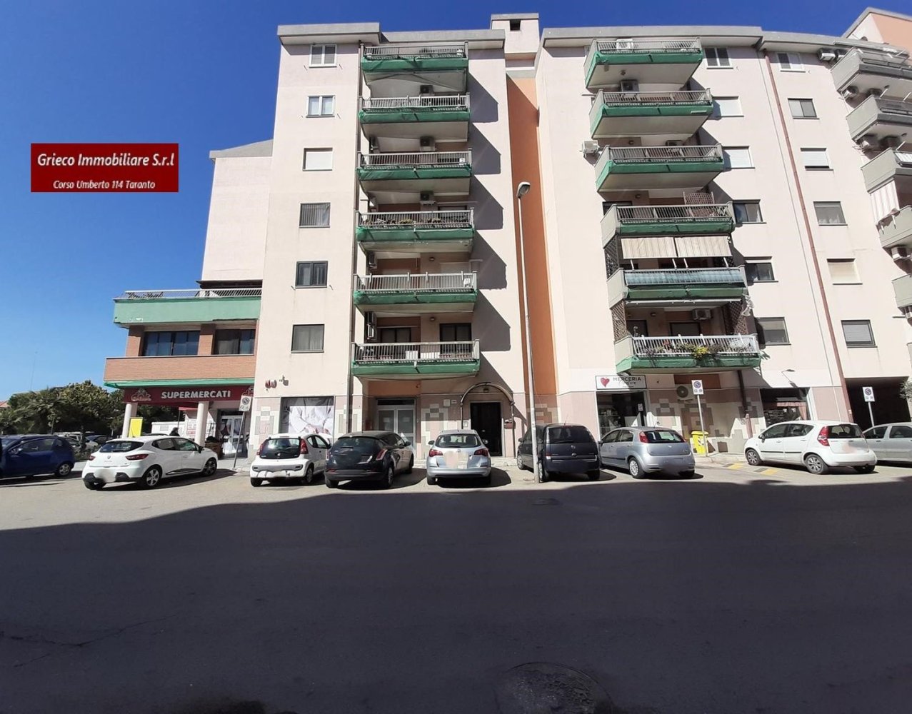 Apartamento de 4 habitaciónes en Taranto, Italy No. 42399
