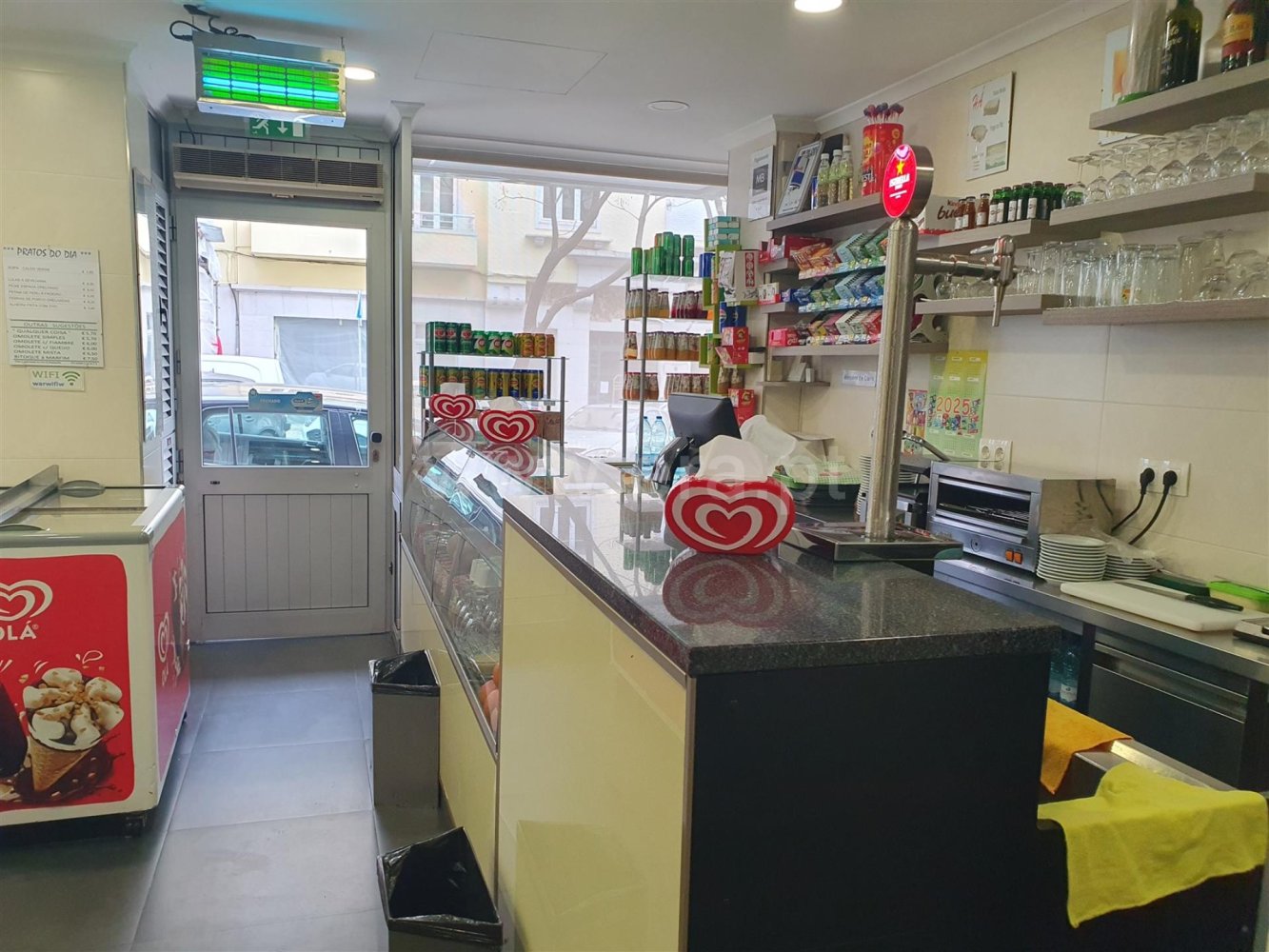 Gewerbliche Immobilie in Lisbon, Portugal 40m², Nr. 89874