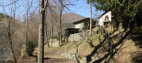 10 rooms House in Fiumalbo, Italy No. 220922 24