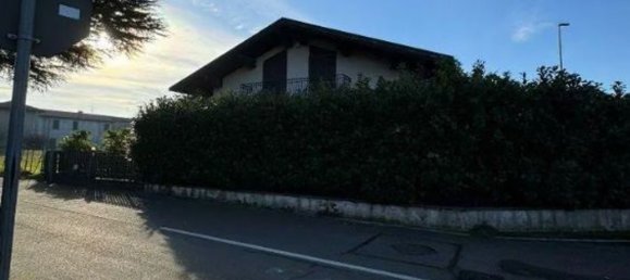 4 rooms Villa in Besana in Brianza, Italy No. 6249 21