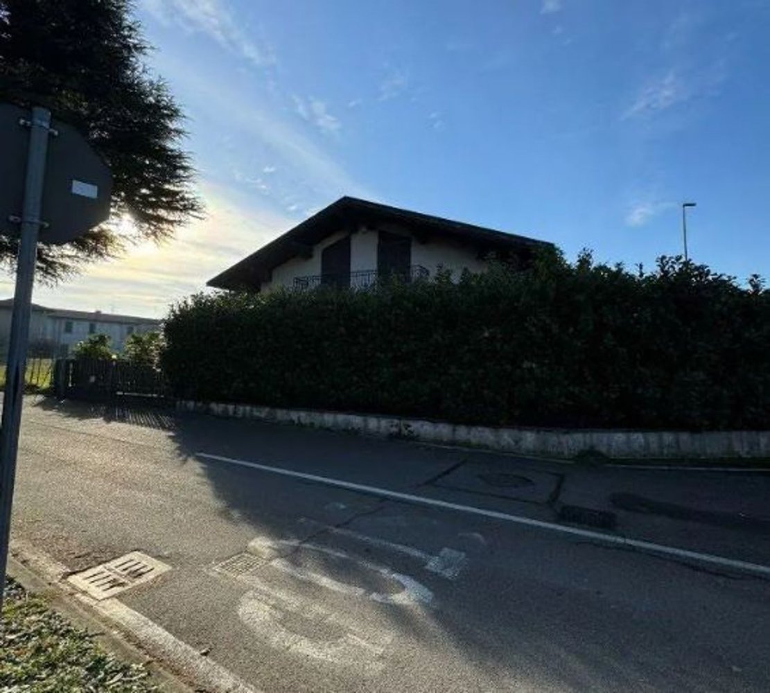 4 rooms Villa in Besana in Brianza, Italy No. 6249