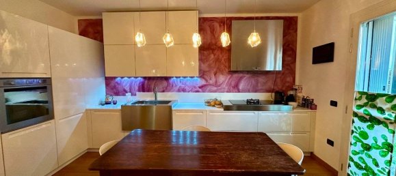 3 bedrooms Villa in Ferrara, Italy No. 282701 2