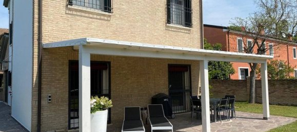 3 bedrooms Villa in Ferrara, Italy No. 282701 9