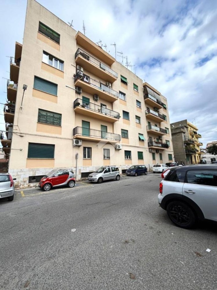 2 bedrooms Apartment in Reggio Calabria, Italy No. 89277