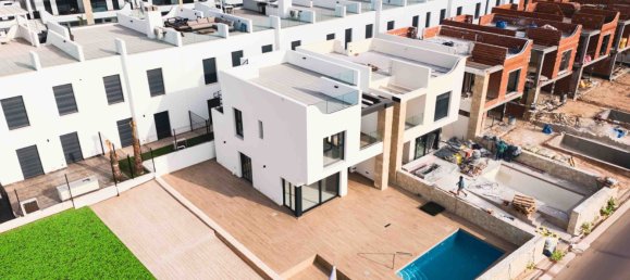 4 غرف نوم فيلا في Pilar de la Horadada, Spain رقم 16747 24