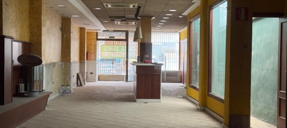 250m² Commercial property in Valencia, Spain No. 181326 2