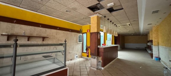 250m² Commercial property in Valencia, Spain No. 181326 5