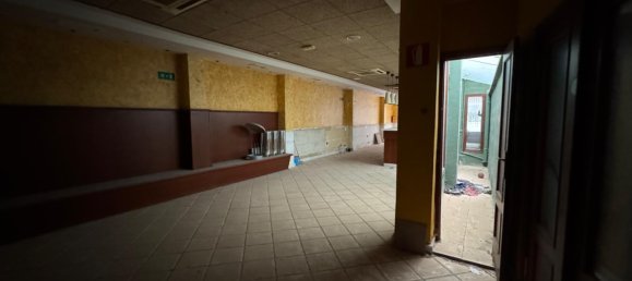 250m² Commercial property in Valencia, Spain No. 181326 22