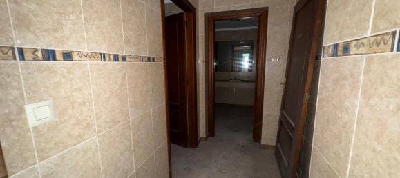 250m² Commercial property in Valencia, Spain No. 181326 19