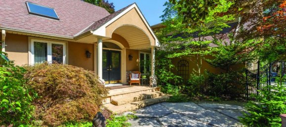 6 bedrooms House in Mississauga, Canada No. 313 2