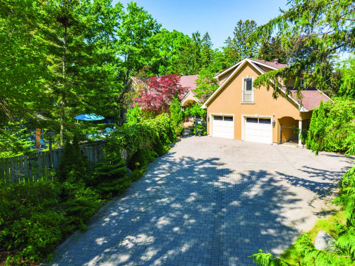 6 bedrooms House in Mississauga, Canada No. 313