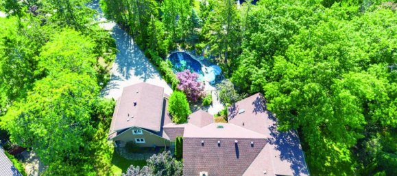 6 bedrooms House in Mississauga, Canada No. 313 3