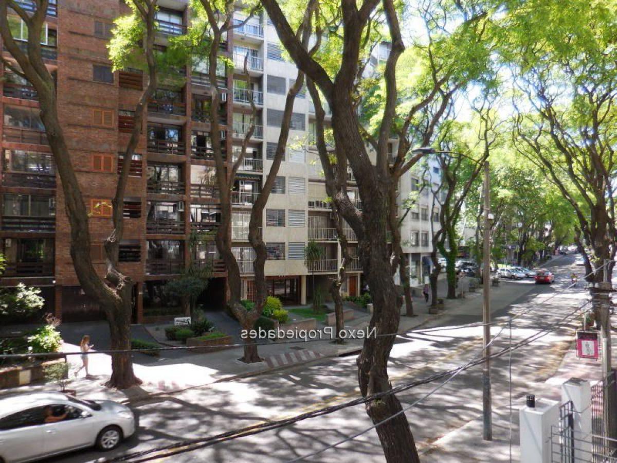 Apartamento de 2 dormitorios en Montevideo, Uruguay No. 8729