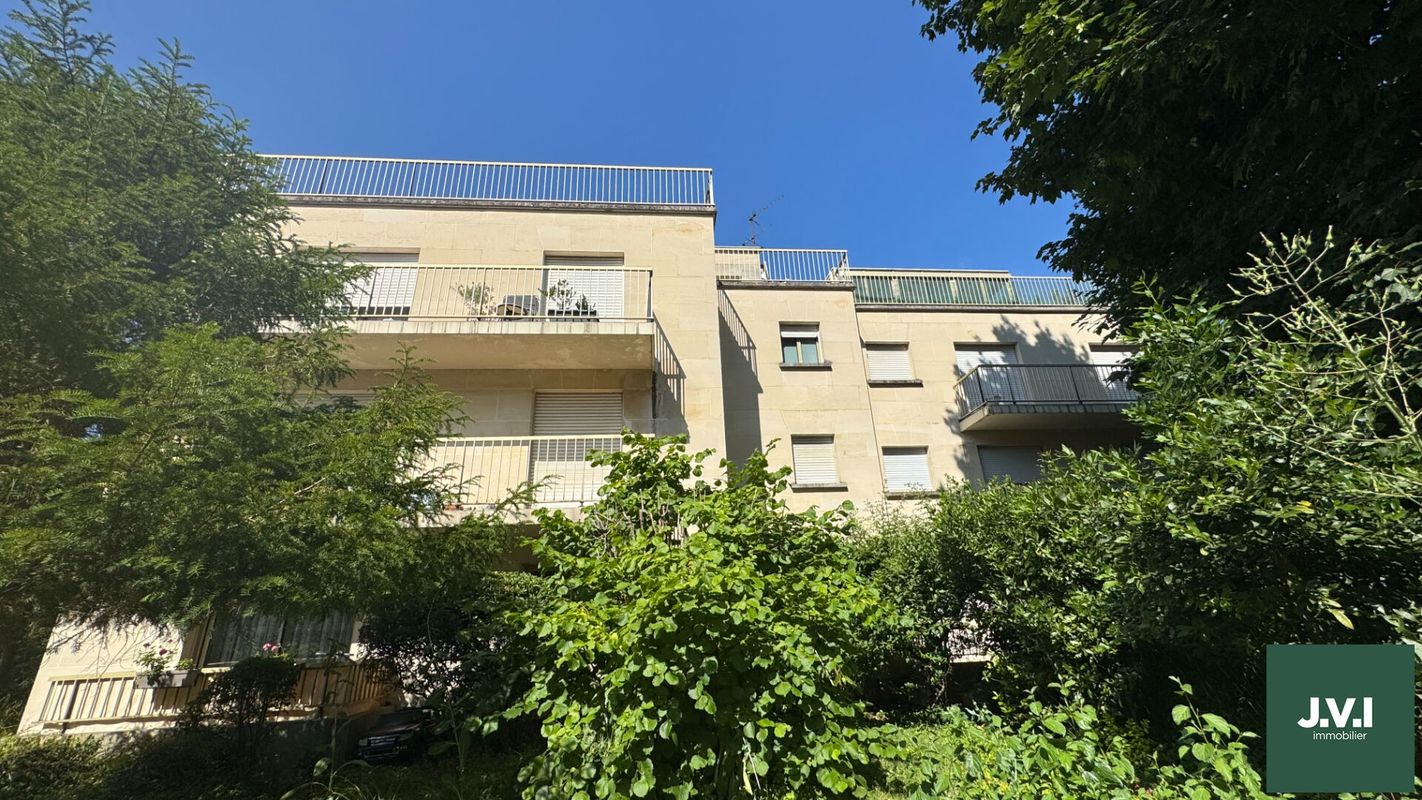 2 bedrooms Apartment in Montmorency, France No. 188077